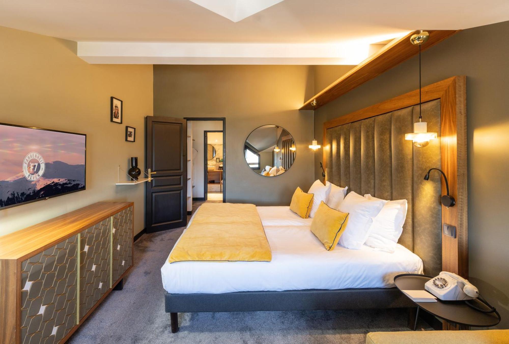 Hotel Fahrenheit Seven Courchevel Exterior foto